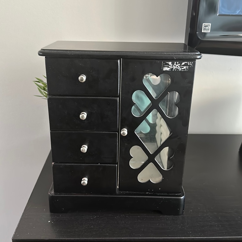 Dark brown/black jewlery box